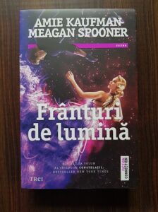 Amie Kaufman - Franturi de lumina