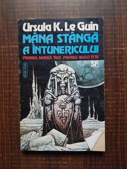 Ursula K. Le Guin – Mana stanga a intunericului