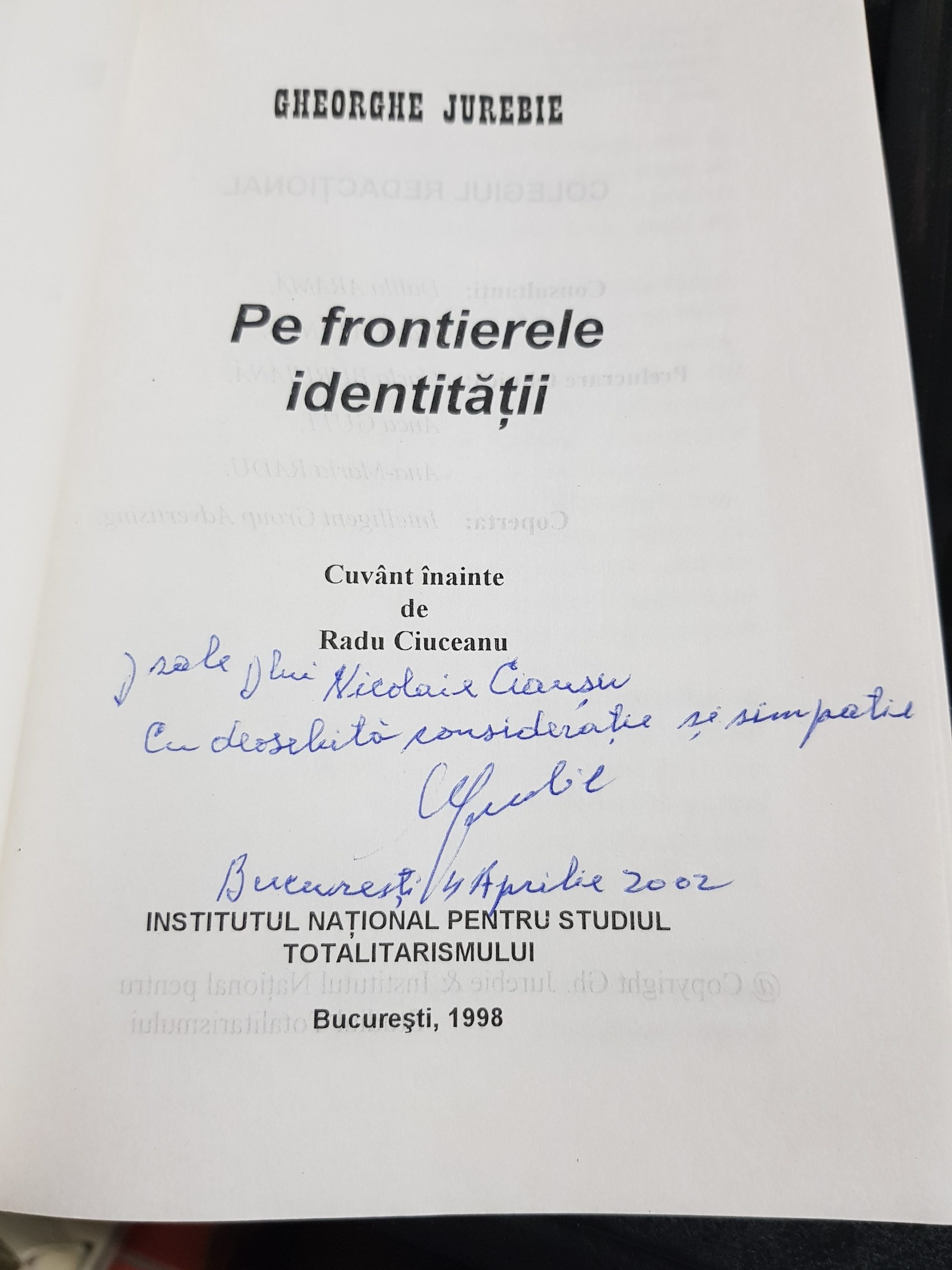 Gheorghe Jurebie - Pe frontierele identitatii (1998, cu autograful autorului) - imagine 2