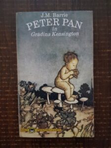 J. M. Barrie - Peter Pan in gradina Kensington