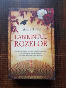 Titania Hardie - Labirintul rozelor
