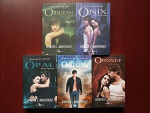 Jennifer L. Armentrout - Obsidian / Onix / Opal / Origin / Opozitie 5 volume, seria Lux