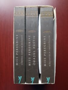 Ransom Riggs - Miss Peregrine 3 volume, include set de 10 cartoline