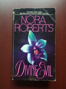 Nora Roberts - Divine evil