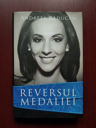 Andreea Raducan - Reversul medaliei (2012, cu dedicatia si autograful autoarei)