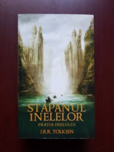 J. R. R. Tolkien - Stapanul inelelor. Fratia inelului (2012)