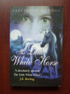 Elizabeth Goudge - The little white horse