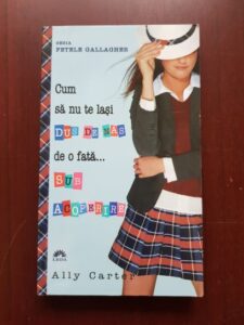 Ally Carter - Cum sa nu te lasi dus de nas de o fata... Sub acoperire