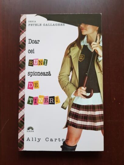 Ally Carter - Doar cei buni spioneaza de tineri