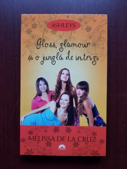 Melissa de la Cruz - Gloss, glamour si o jungla de intrigi