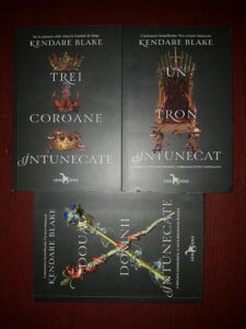 Kendare Blake - Trei coroane intunecate. Un tron intunecat. Doua domnii intunecate 3 volume