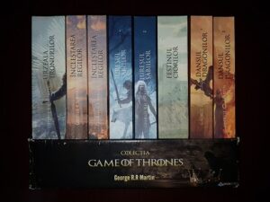 George R. R. Martin – Urzeala tronurilor 8 volume, seria completa (2017)
