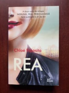 Chloe Esposito - Rea