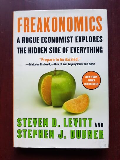 Steven D. Levitt, Stephen J. Dubner - Freakonomics, a rogue economist explores the hidden side of everything