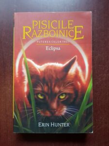 Erin Hunter - Pisicile razboinice, volumul 16. Puterea celor trei. Eclipsa