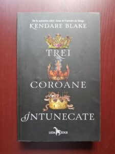Kendare Blake - Trei coroane intunecate