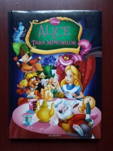 Alice in Tara Minunilor (2011)