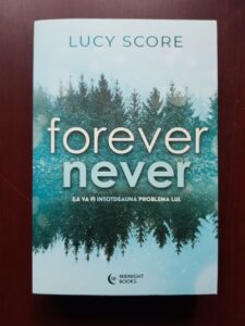 Lucy Score - Forever never. E va fi intotdeauna problema lui